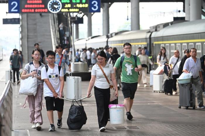 全国铁路将迎来学生客流高峰 预计发送学生旅客650万人次