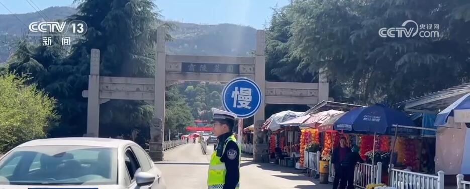 清明节将至各地迎祭扫高峰 交通部门多举措应对客流高峰