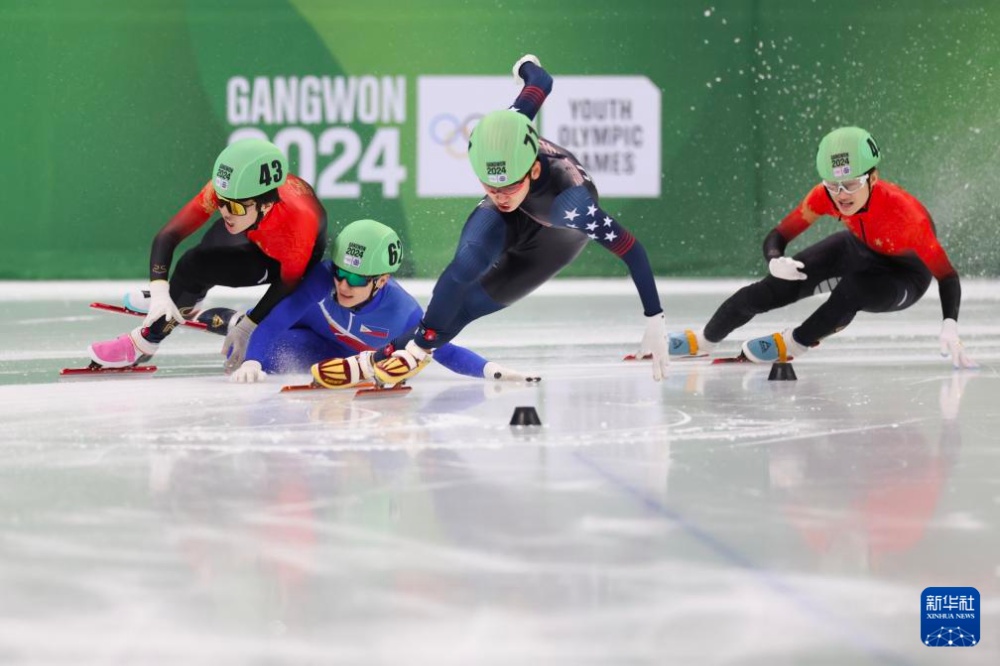 短道速滑 菲律宾选手不慎摔倒获第五名