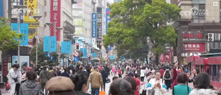 多样化“夜”态点亮假期“夜经济” 旅游市场购销两旺、活力满满