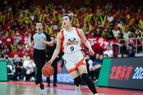 四川女篮卫冕WCBA总冠军，李梦荣膺FMVP