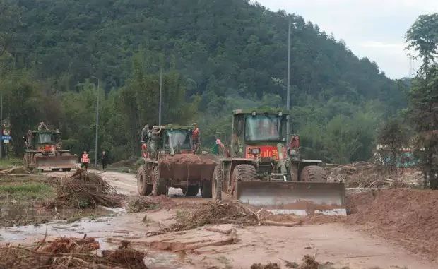 南部战区组织官兵和民兵紧急救援