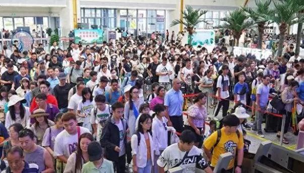 中老铁路国际旅客列车日均发送旅客4300人次