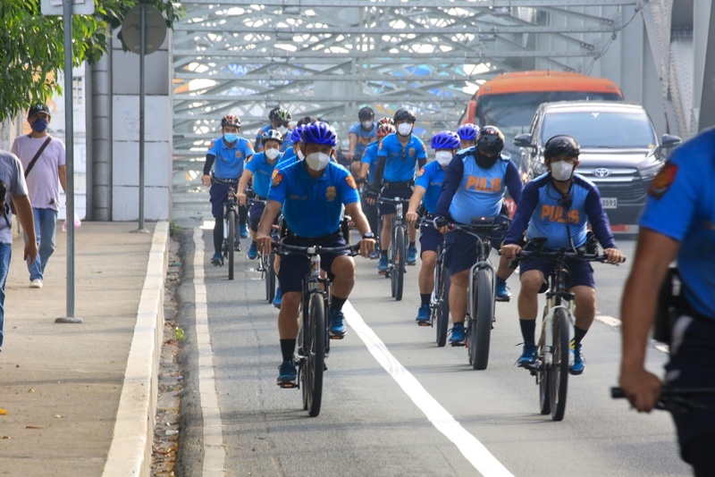 太热了！警察、消防、监狱官员被允许穿轻便制服