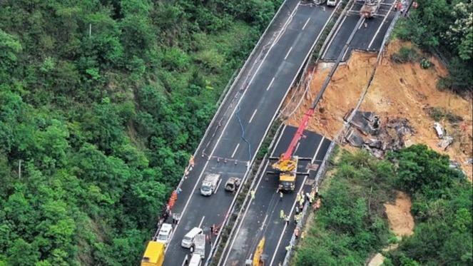 广东梅大高速大埔路段发生塌陷 应急管理部派出工作组赴现场指导救援处置