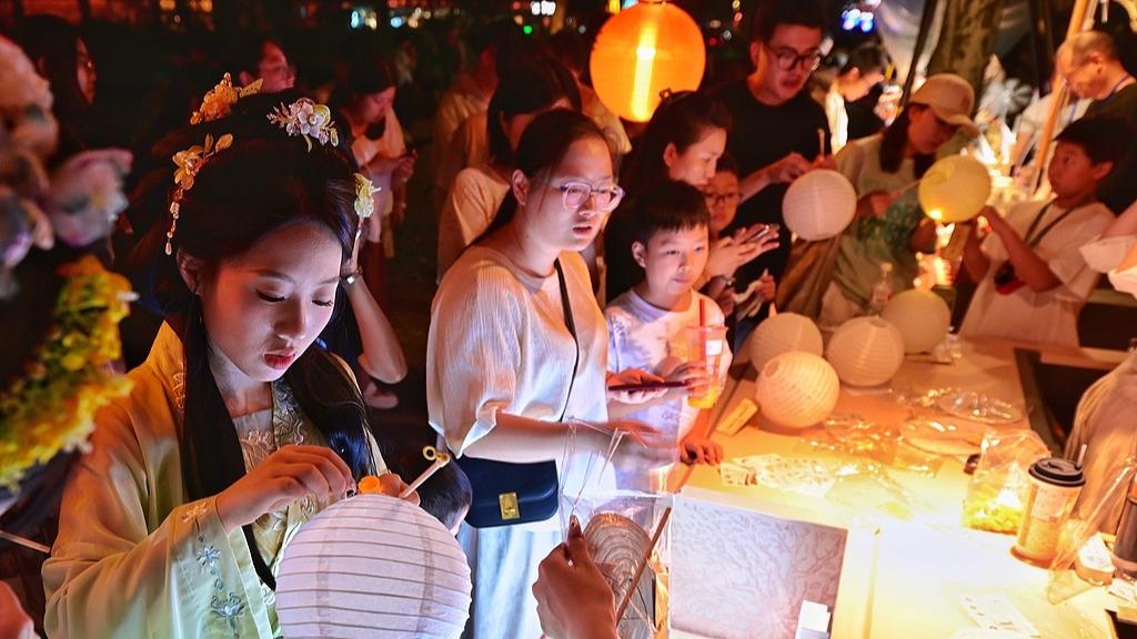 文化活动丰富多样 节日市场供应充足